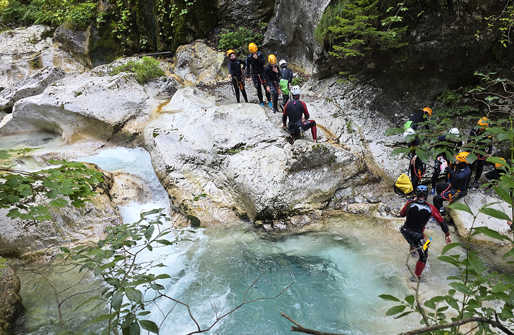 Family_canyoning_tscheppaschlucht